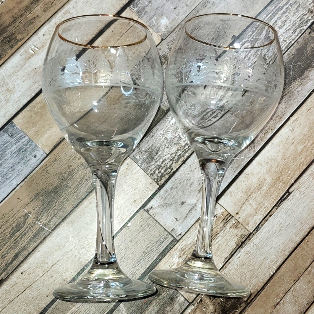 Set of 2 Heavy Christmas Wine Glasses